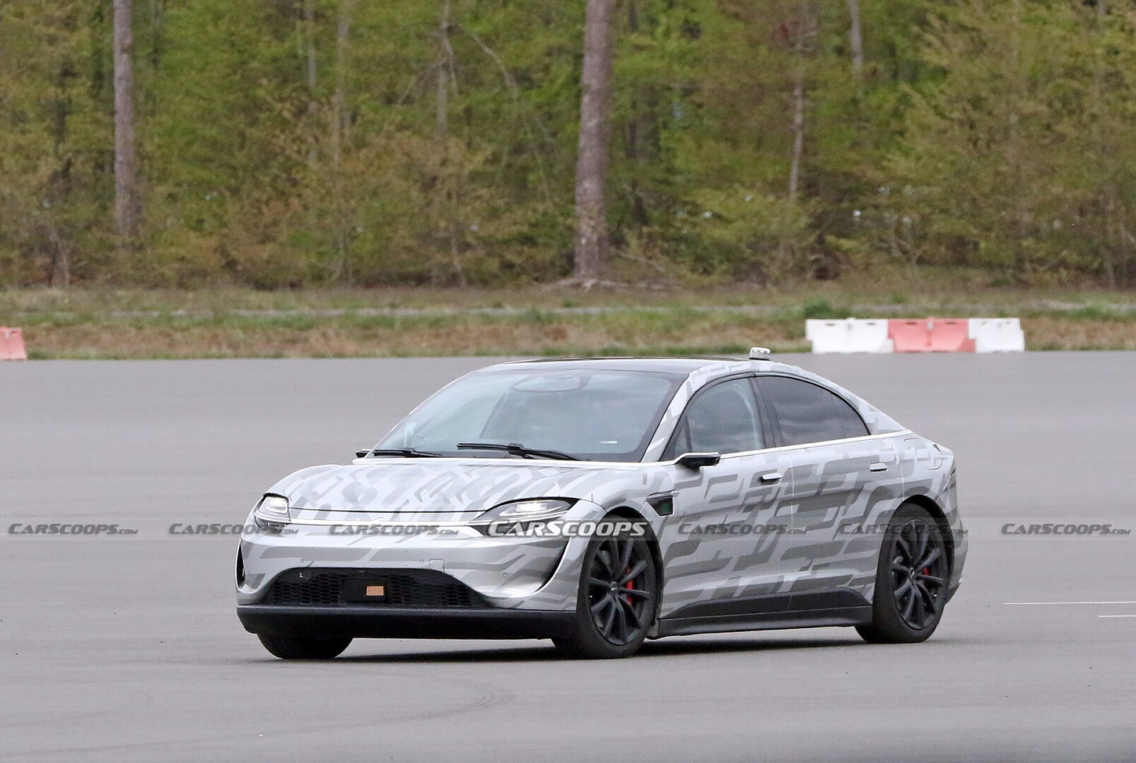 سيارة سوني فيجن S تظهر أثناء اختبارها في المضمار 11