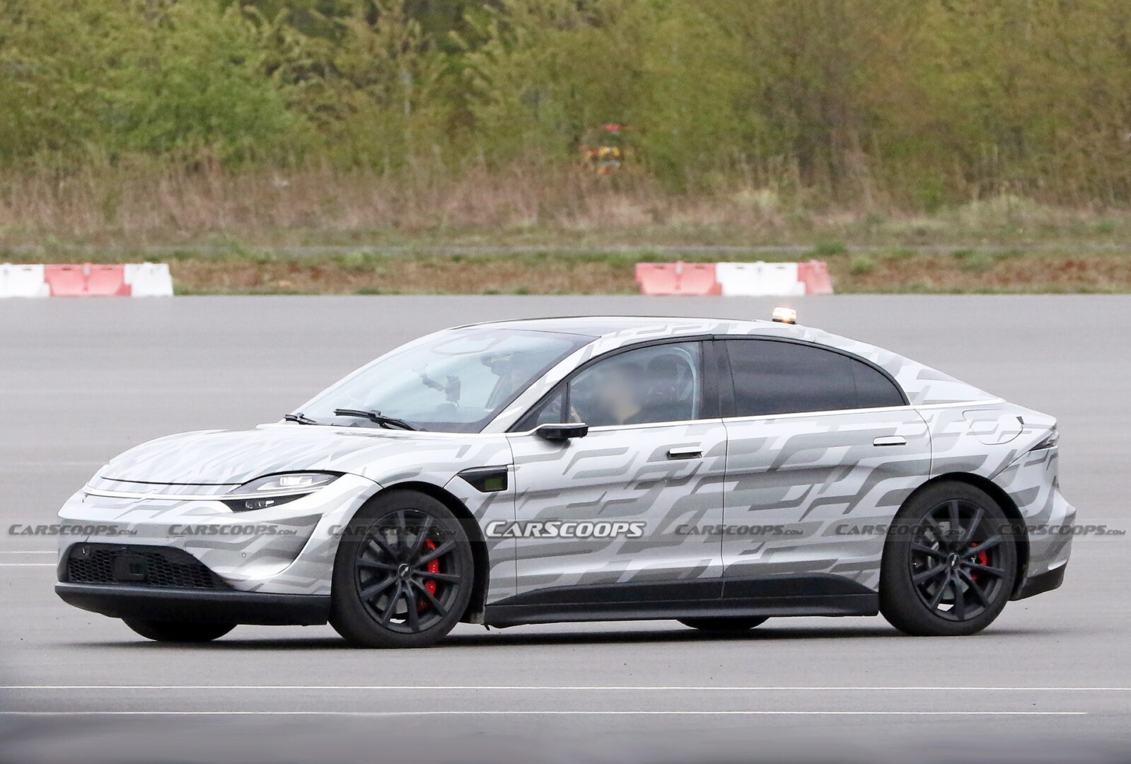 سيارة سوني فيجن S تظهر أثناء اختبارها في المضمار 13