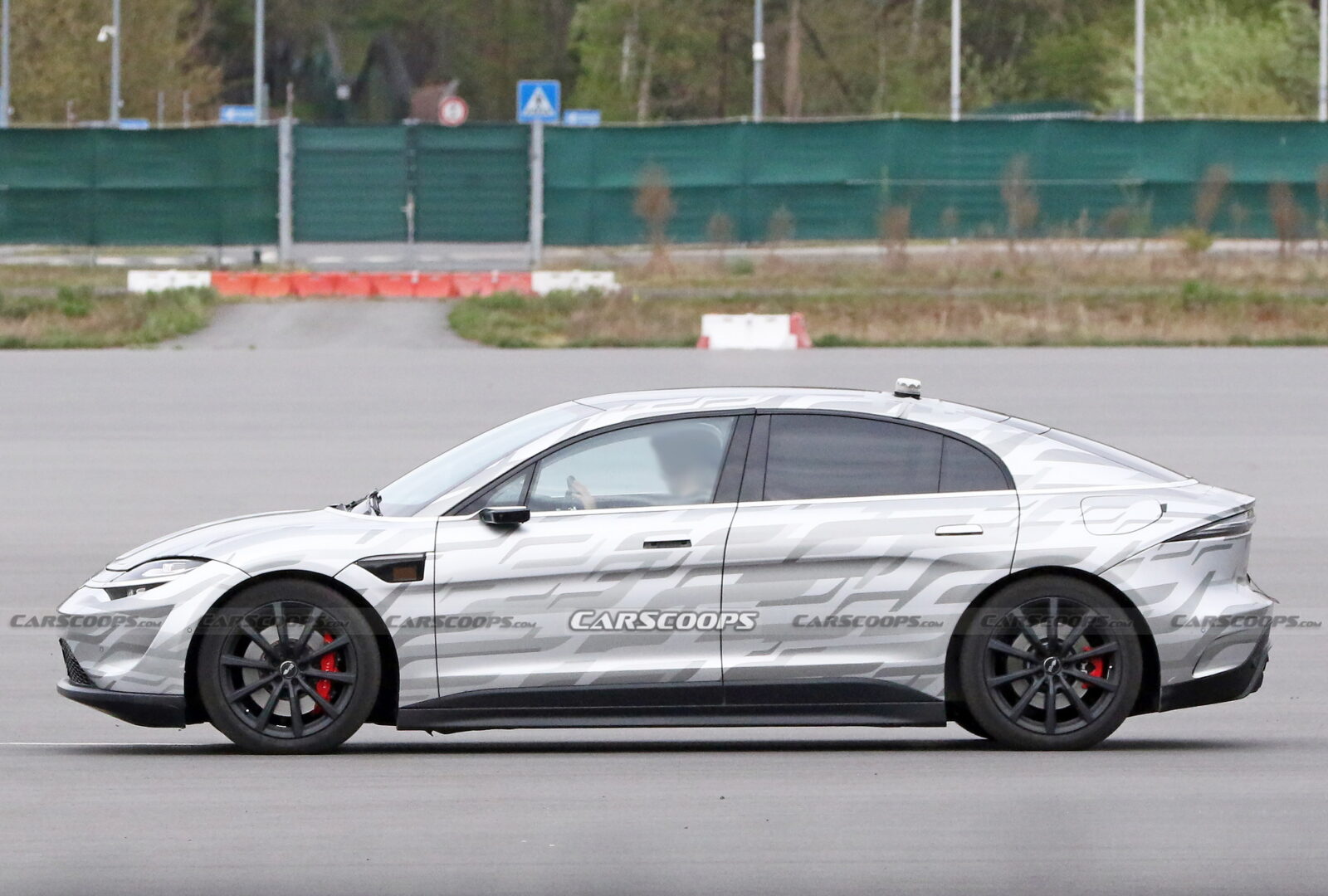 سيارة سوني فيجن S تظهر أثناء اختبارها في المضمار 14