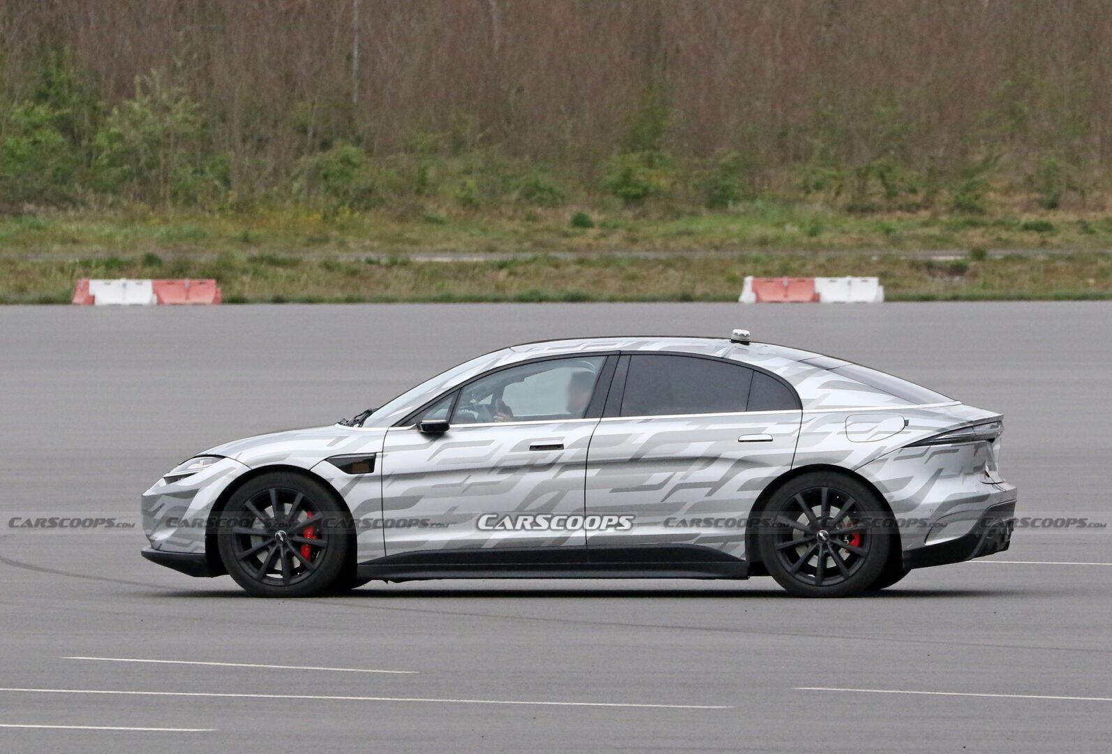 سيارة سوني فيجن S تظهر أثناء اختبارها في المضمار 2