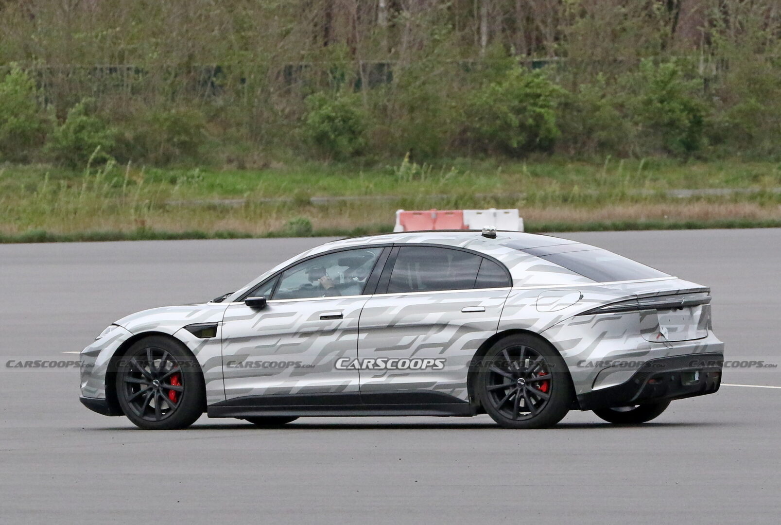 سيارة سوني فيجن S تظهر أثناء اختبارها في المضمار 3