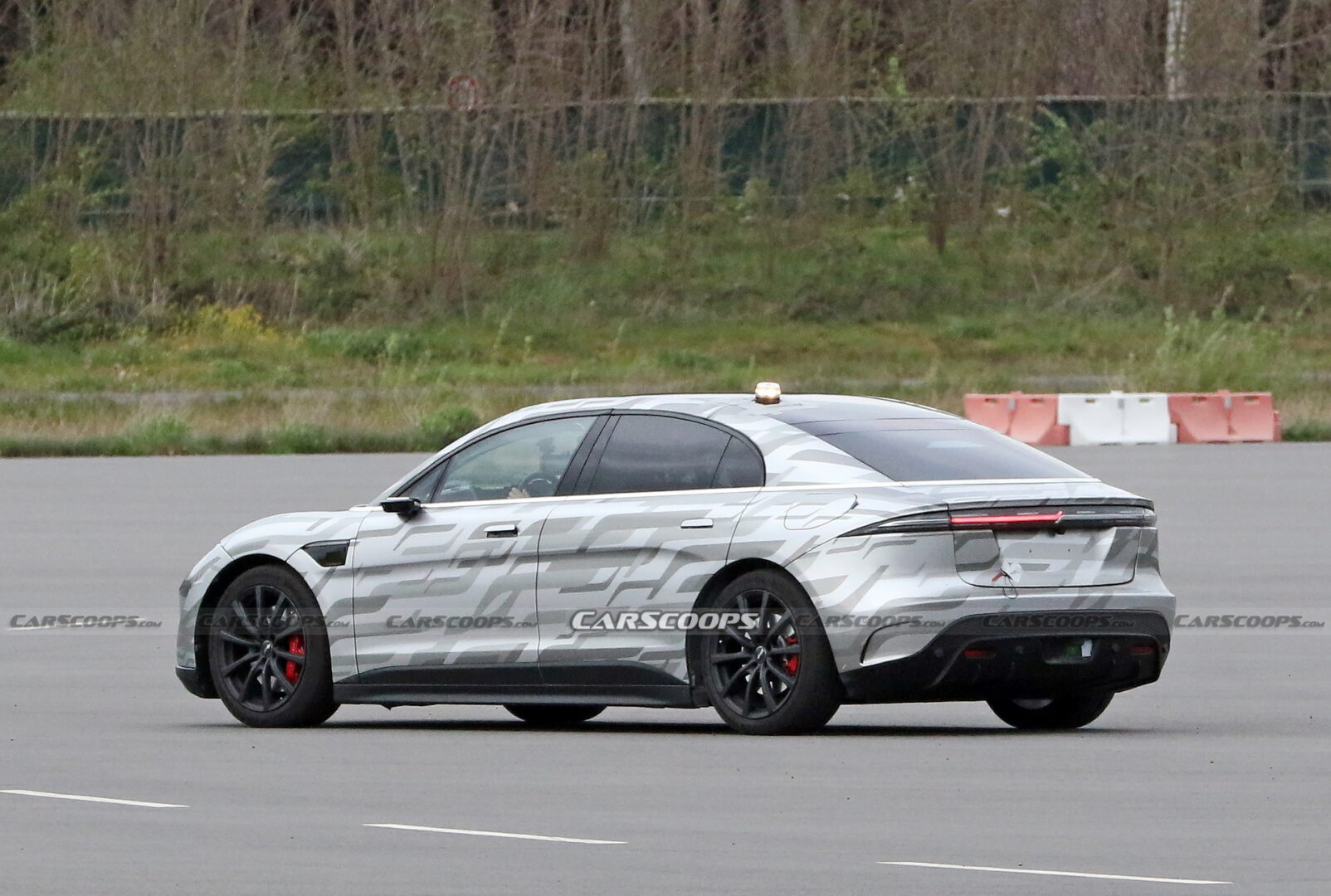 سيارة سوني فيجن S تظهر أثناء اختبارها في المضمار 6