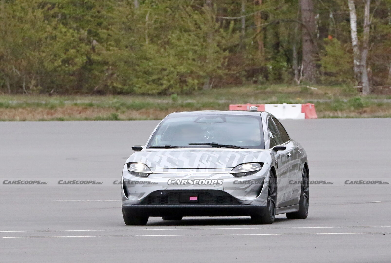 سيارة سوني فيجن S تظهر أثناء اختبارها في المضمار 9