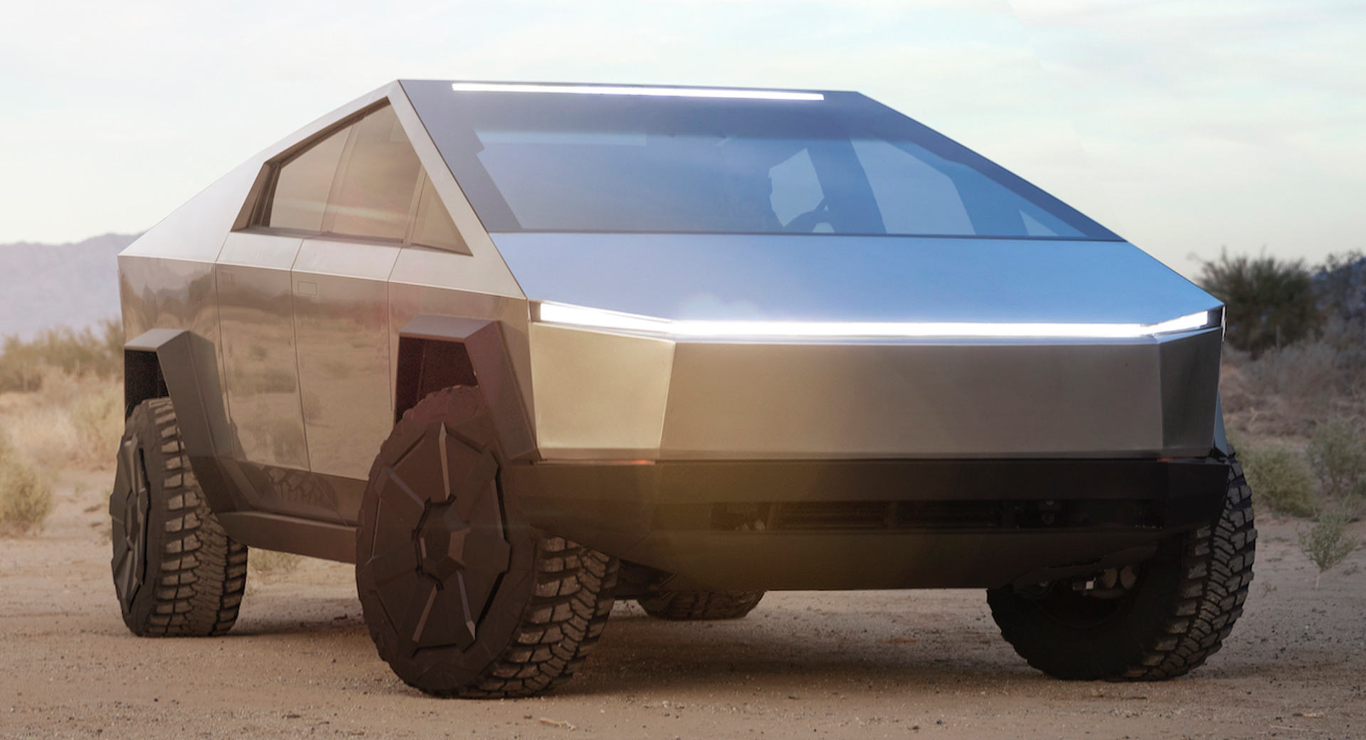 تعرف على أهم المقارنات بين فورد F-150 لايتنينج الكهربائية وتيسلا سايبرتراك 5