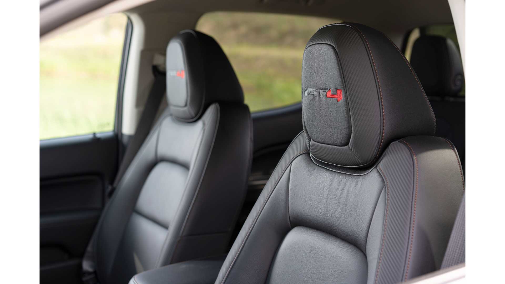 جمس تسخر من قدرات سيارات السيدان بالطرق الوعرة 20