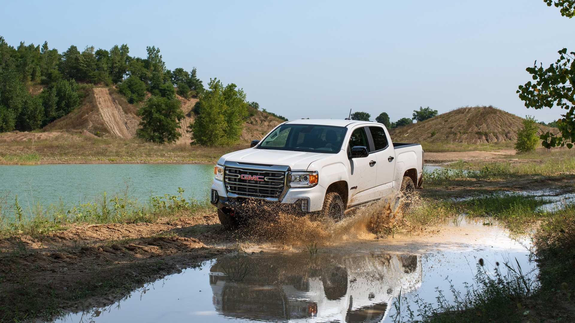 جمس تسخر من قدرات سيارات السيدان بالطرق الوعرة 5