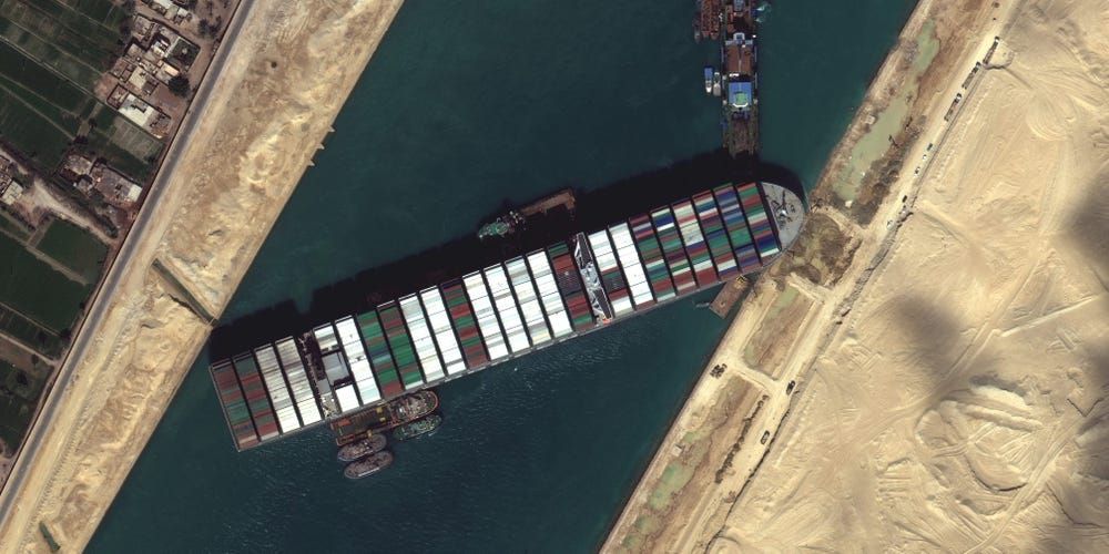 التوصل لاتفاق لتحرير سفينة إيفرجيفن التي أغلقت قناة السويس