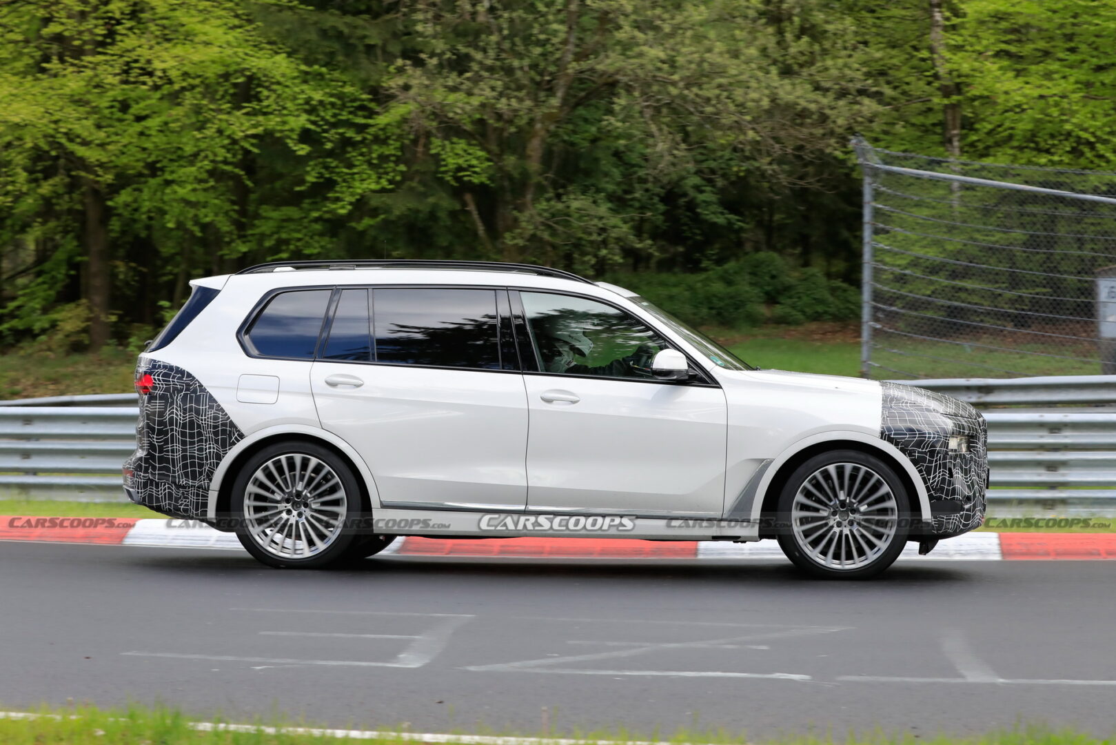 بي ام دبليو X7 2022 فيس ليفت تظهر بوضوح أثناء اختبارها 15