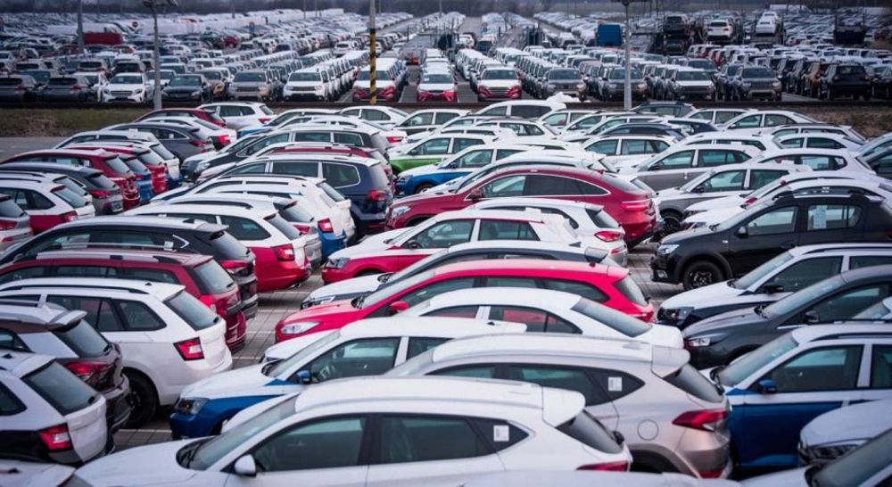 وزير الصناعة يوجه تحذيرًا لوكالات السيارات التي لم تحقق رضا المستهلك