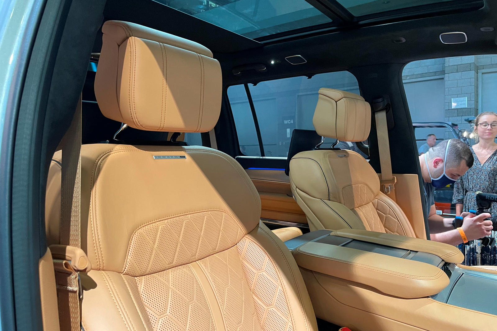 جيب جراند واجونير 2022 تستعد لمنافسة كاديلاك اسكاليد 11