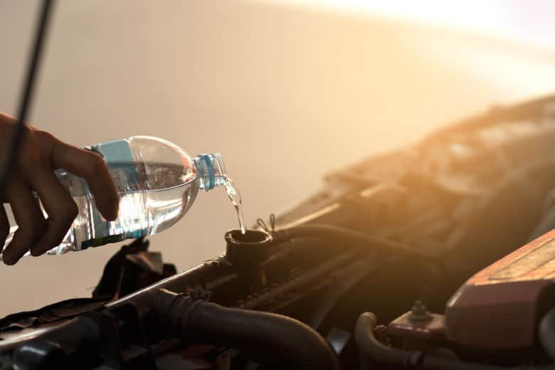 هل استخدام المياه بدلاً من سائل التبريد يضر بالمحرك؟ هل استخدام المياه بدلاً من سائل التبريد يضر بالمحرك؟ 2