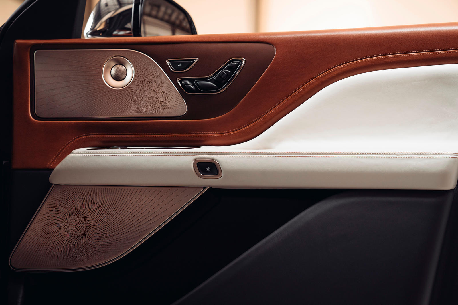 لينكون أفياتور تحصل على إصدار اختباري خاص بلمسات حصرية 9