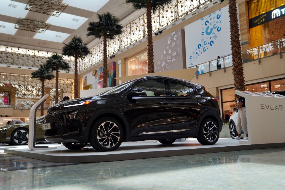 ’شفروليه بولت EUV‘ الجديدة كلّياً تظهر للمرّة الأولى أمام الجمهور بالتعاون مع EV Lab
