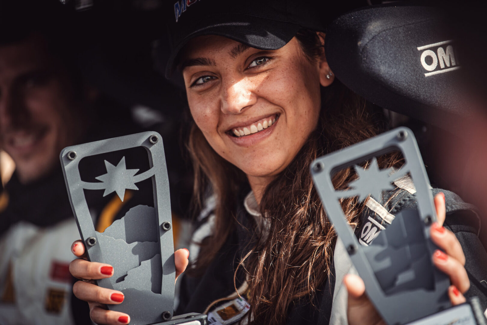 السائقة السعودية دانية عقيل تفوز بالمركز الثاني في سباق “باها المجر”