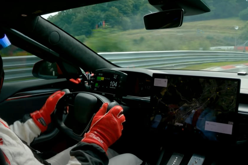 مقود U لتيسلا موديل إس يواجه انتقادات حادة من المختبرين