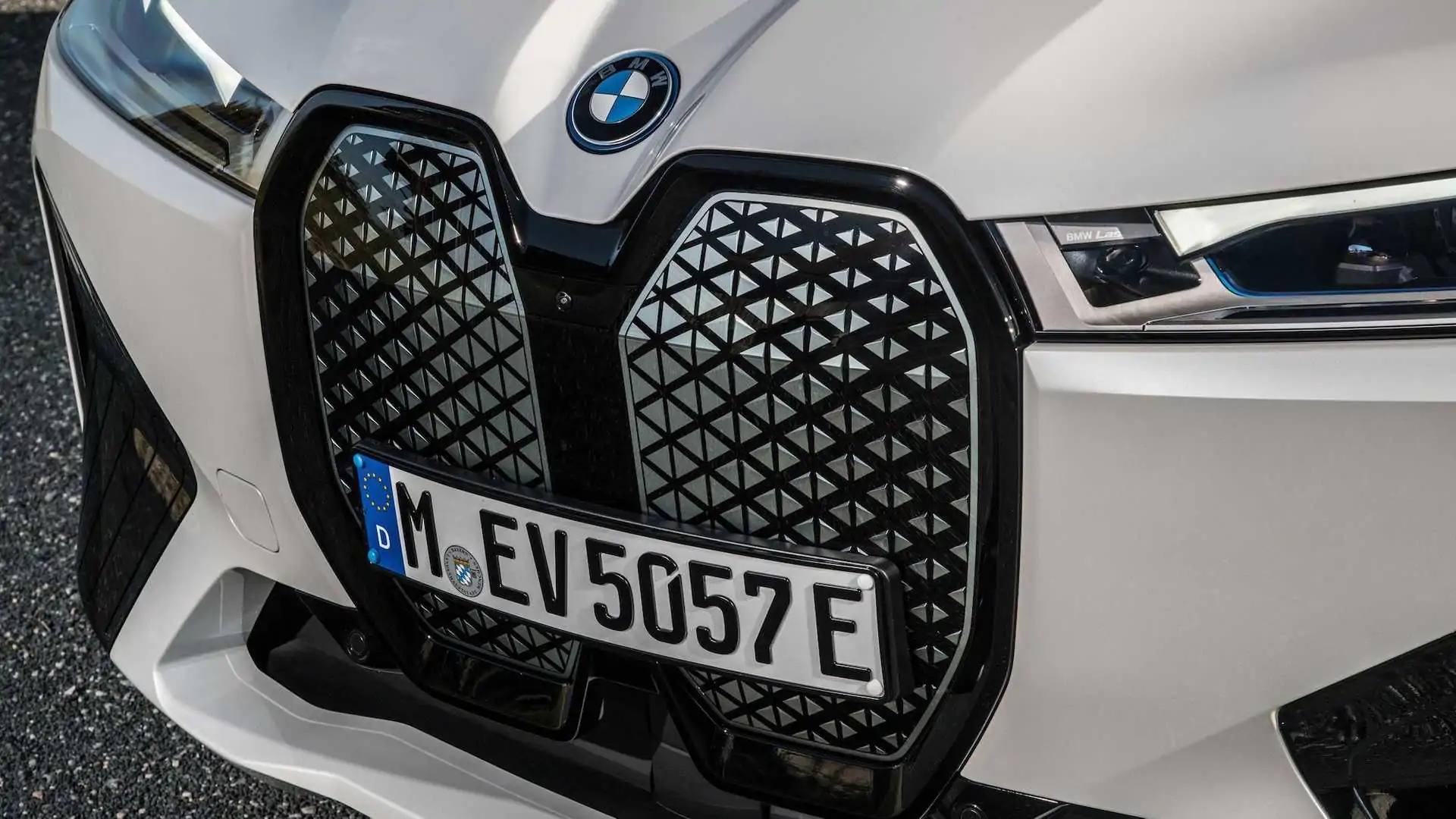 بي ام دبليو: المزيد من سياراتنا ستحصل على شبك كبير