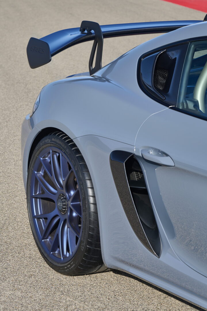 بورش تكشف عن أقوى وأسرع سيارة كايمان لتوديع الجيل الحالي 4