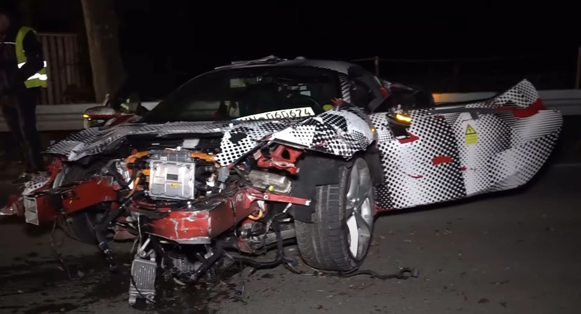 فيراري SF90 ستراديل اختبارية تمر بحادث مدمر في ألمانيا "فيديو" 1