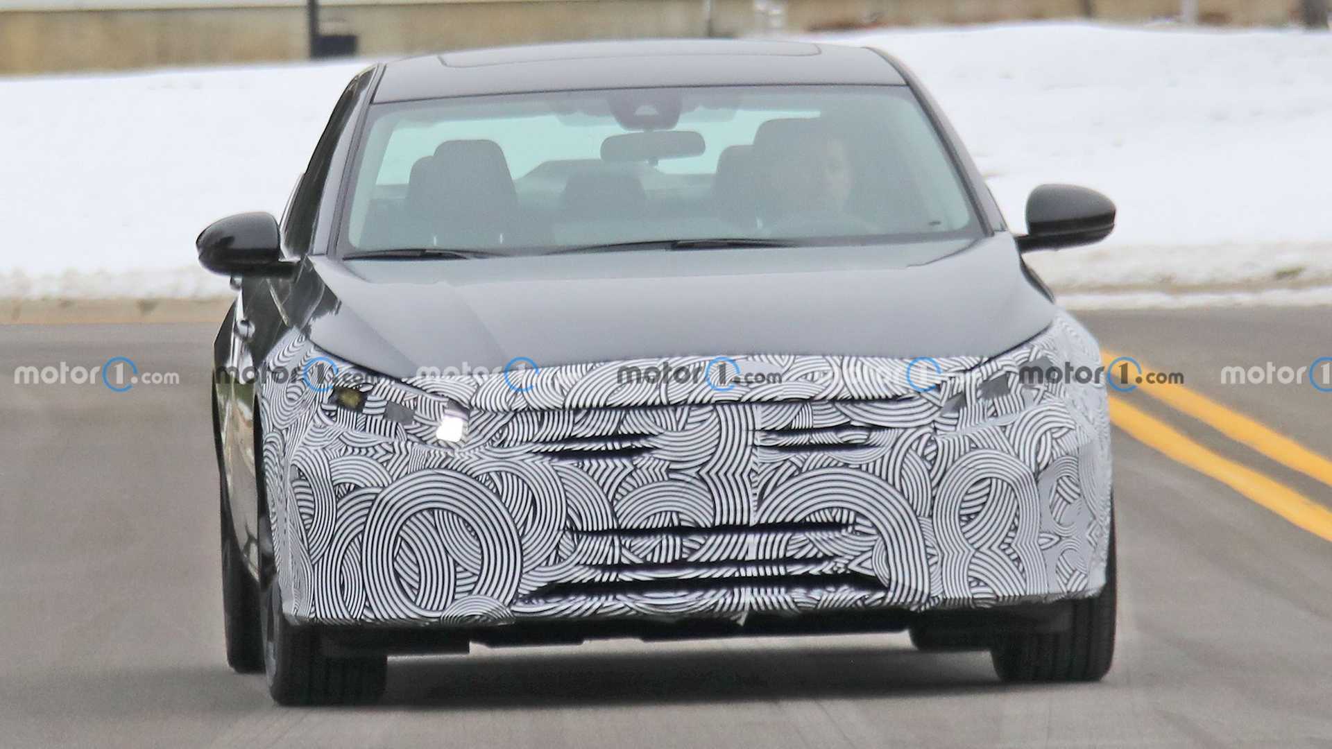 نيسان ألتيما 2023 فيس ليفت تظهر أثناء اختبارها