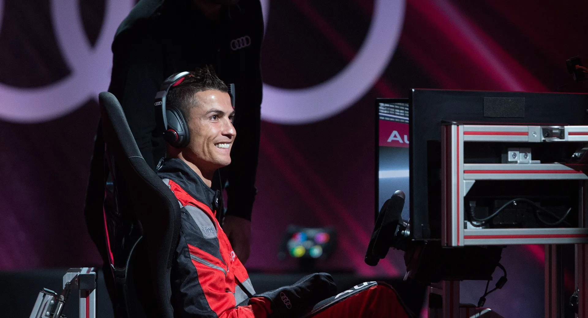 مدرب نادي مانشيستر يونايتد قد يمنع رونالدو من قيادة سياراته الخارقة للنادي