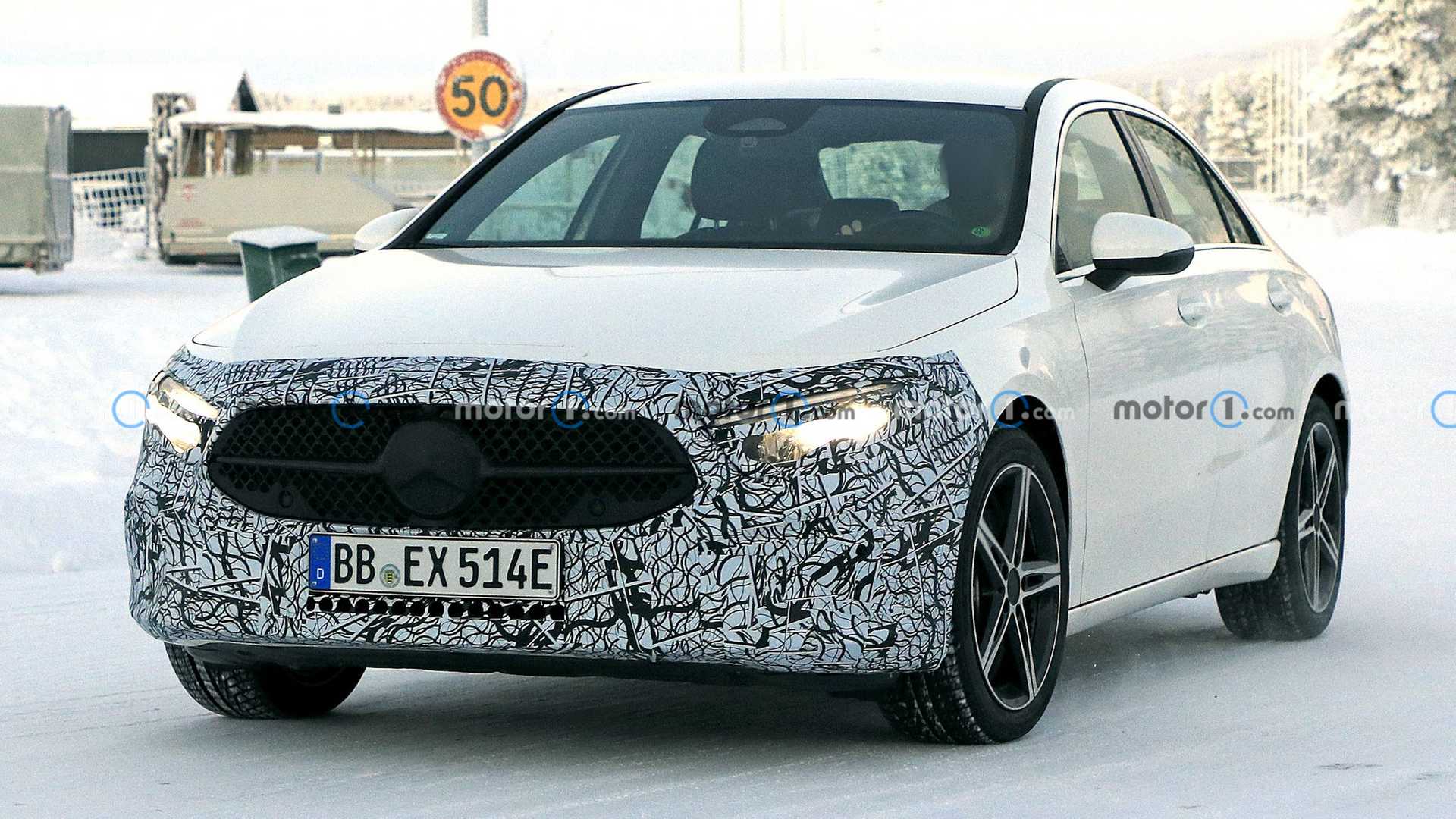 مرسيدس A-Class 2023 فيس ليفت تظهر أثناء اختبارها مرسيدس A-Class 2023 فيس ليفت تظهر أثناء اختبارها 5