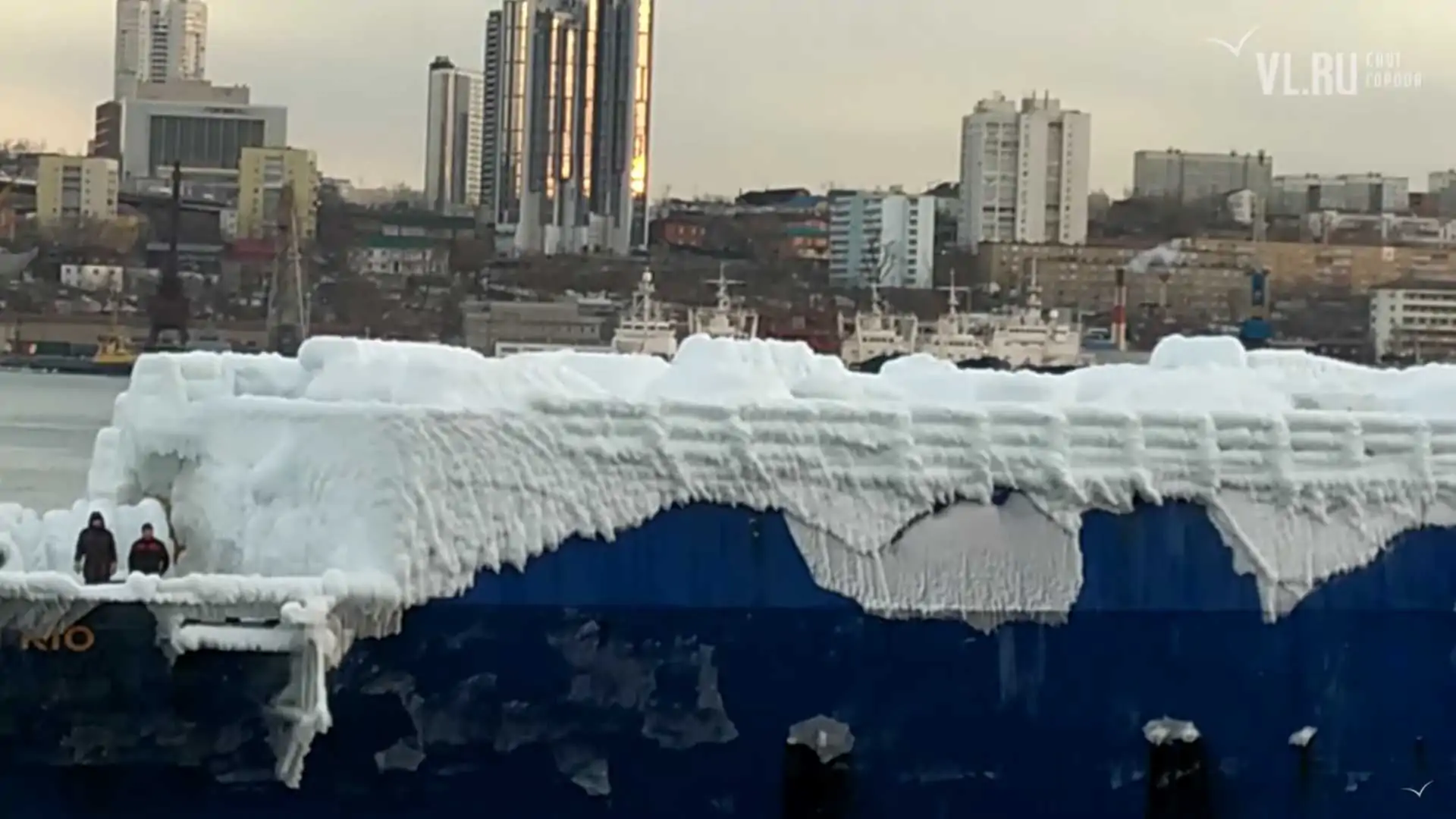 عشرات السفن اليابانية تتجمد بالكامل أثناء نقلها لروسيا