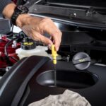 أهم الزيوت والسوائل التي يجب فحصها بشكل دوري في سيارتك أهم الزيوت والسوائل التي يجب فحصها بشكل دوري في سيارتك 2