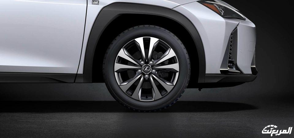 cf935a3d-2019-lexus-ux-paris-livepics-22