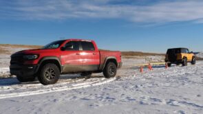 شاهد صراعات شد الحبل بين أساطير الأوف رود: برونكو وتندرا وF-150 رابتر وTRX وتيتان شاهد صراعات شد الحبل بين أساطير الأوف رود: برونكو وتندرا وF-150 رابتر وTRX وتيتان 5