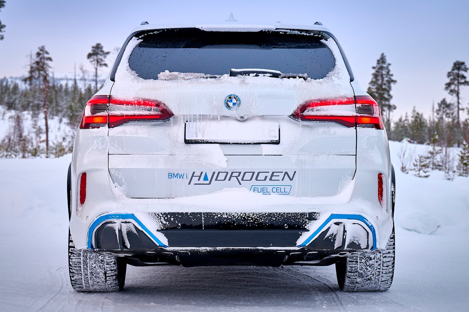 بي ام دبليو تختبر أول سيارة هيدروحينية فاخرة في تاريخ العلامة في القطب الشمالي بي ام دبليو تختبر أول سيارة هيدروحينية فاخرة في تاريخ العلامة في القطب الشمالي 1