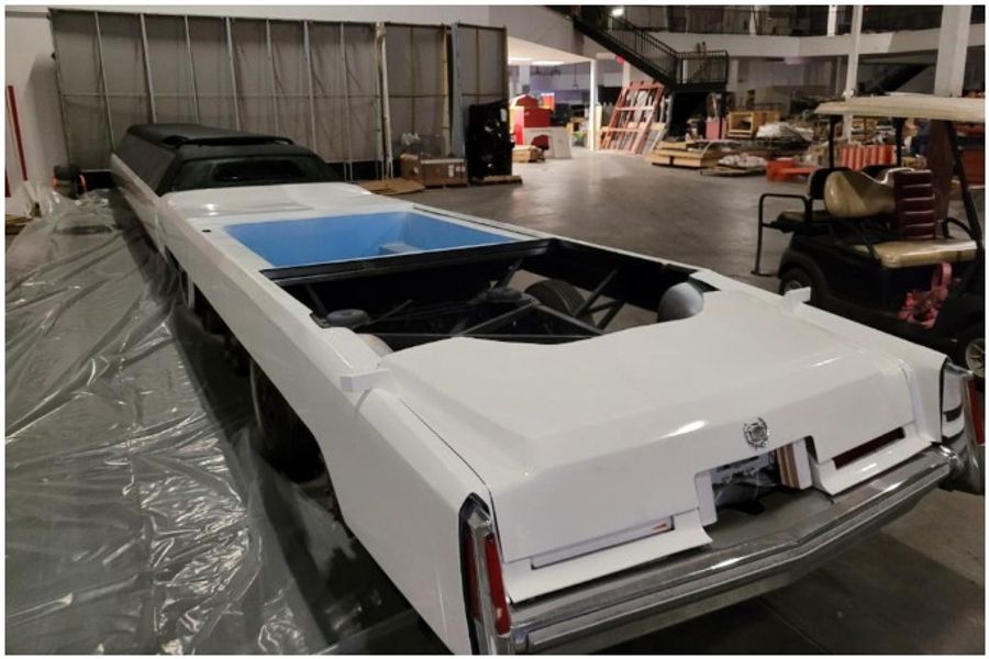 أطول سيارة بالعالم تحتوي على حمام سباحة ومهبط للطائرات المروحية! أطول سيارة بالعالم تحتوي على حمام سباحة ومهبط للطائرات المروحية! 1