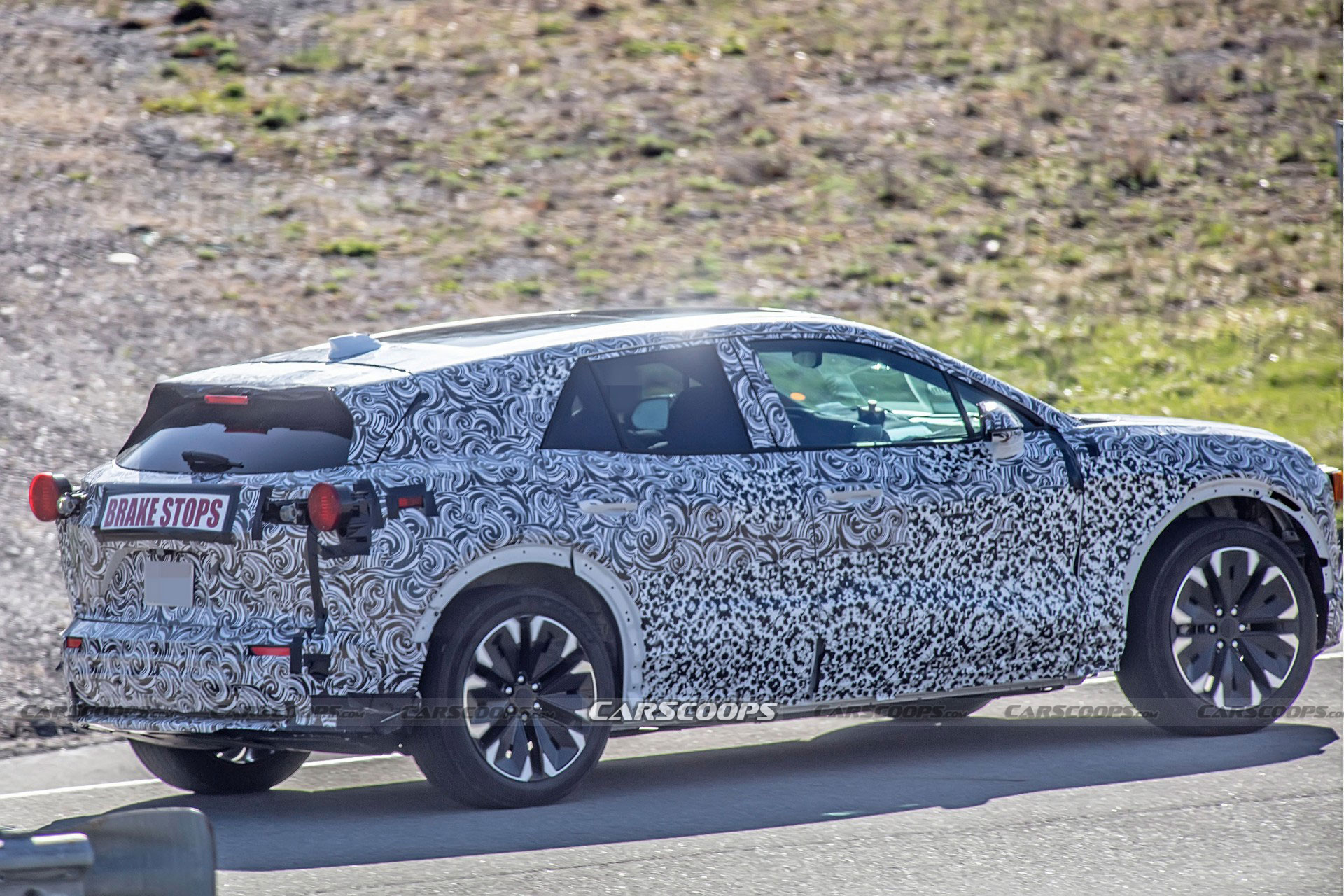 شيفروليه بليزر الكهربائية الجديدة تظهر أثناء اختبارها في الطرق العامة شيفروليه بليزر الكهربائية الجديدة تظهر أثناء اختبارها في الطرق العامة 1