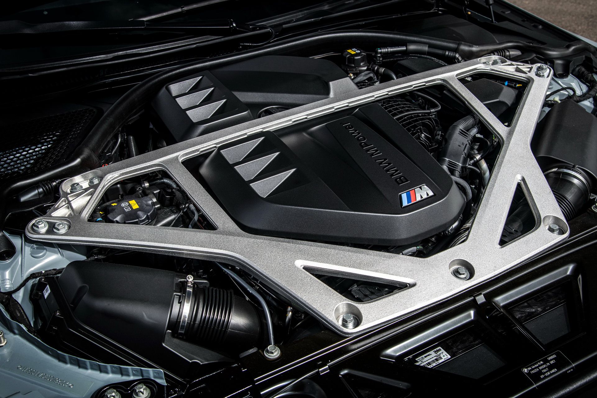 بي ام دبليو M4 CSL الجديدة هي أقوى سيارة في تاريخ الفئة الرابعة 15