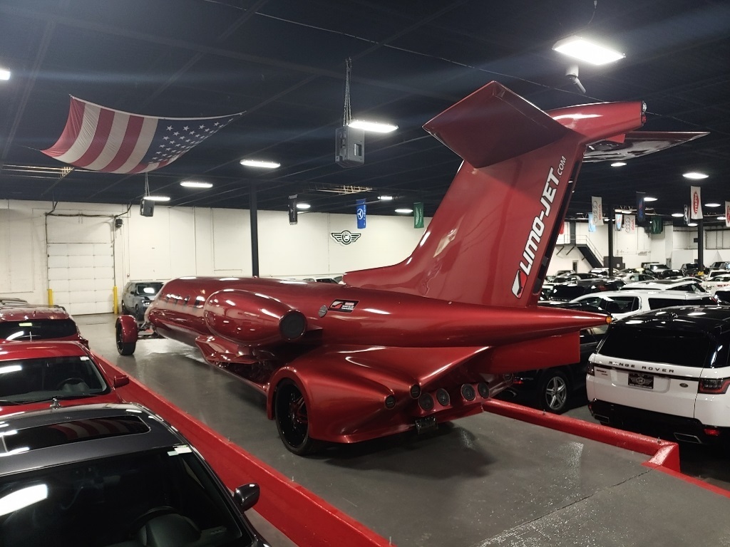 طائرة تتحول إلى ليموزين فاخرة وتُعرض للبيع في وكالة ميتسوبيشي! 6