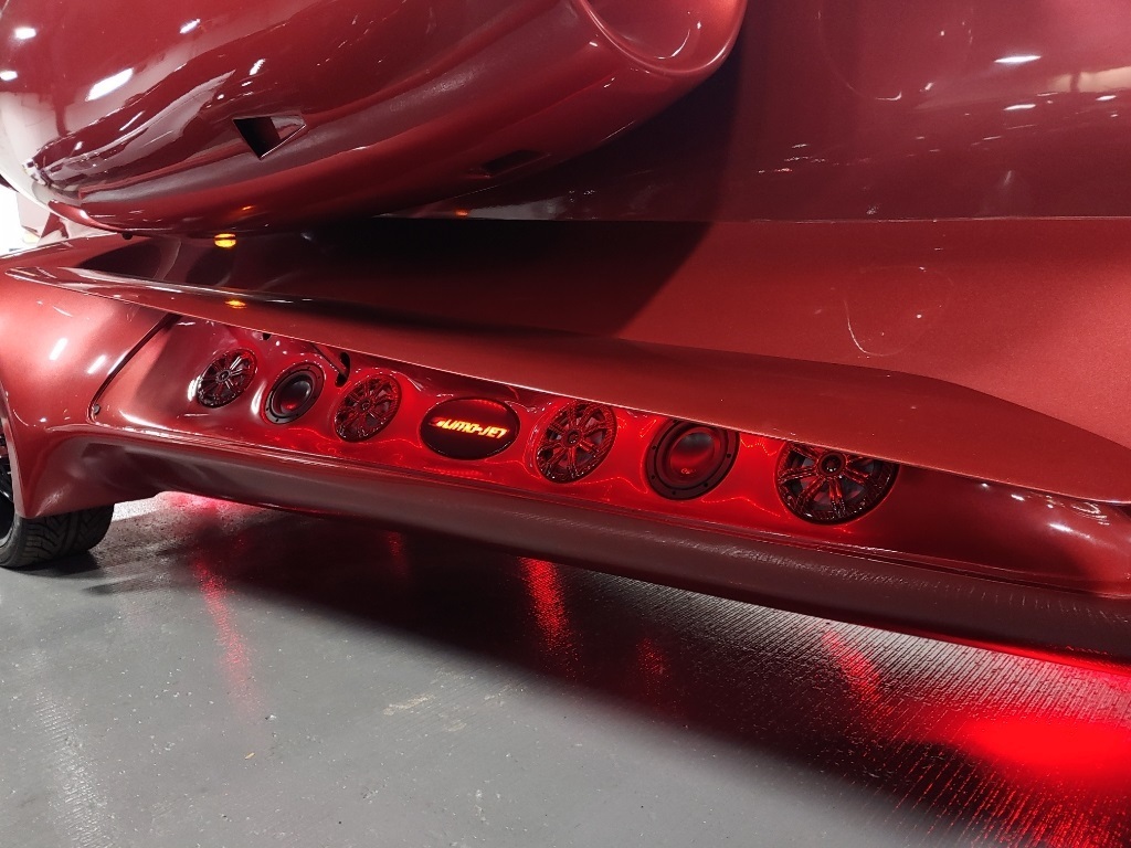 طائرة تتحول إلى ليموزين فاخرة وتُعرض للبيع في وكالة ميتسوبيشي! 7