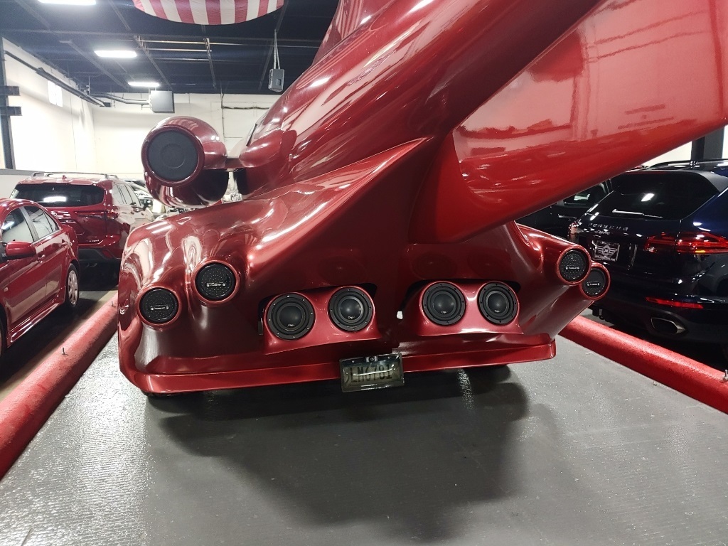 طائرة تتحول إلى ليموزين فاخرة وتُعرض للبيع في وكالة ميتسوبيشي! 9