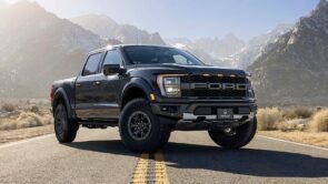 سرقة شاحنات فورد F-150 رابتر من مصنع الشركة بقيمة مليون دولار 7