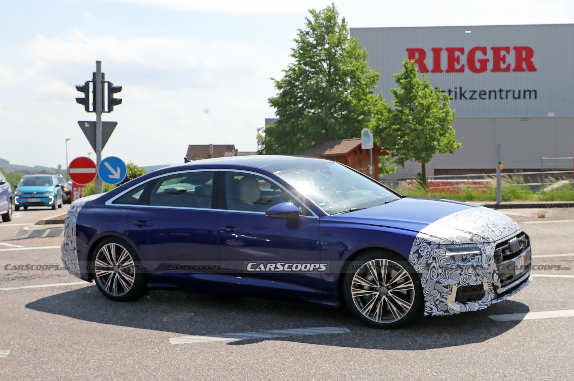 اودي A6 2023 فيس ليفت الفاخرة الجديدة تظهر أثناء اختبارها اودي A6 2023 فيس ليفت الفاخرة الجديدة تظهر أثناء اختبارها 11