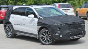 كاديلاك XT4 2024 فيس ليفت الجديدة تظهر لأول مرة أثناء اختبارها كاديلاك XT4 2024 فيس ليفت الجديدة تظهر لأول مرة أثناء اختبارها 2