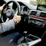 ما هي أسباب اهتزاز السيارة أثناء القيادة على الطرق؟ 1