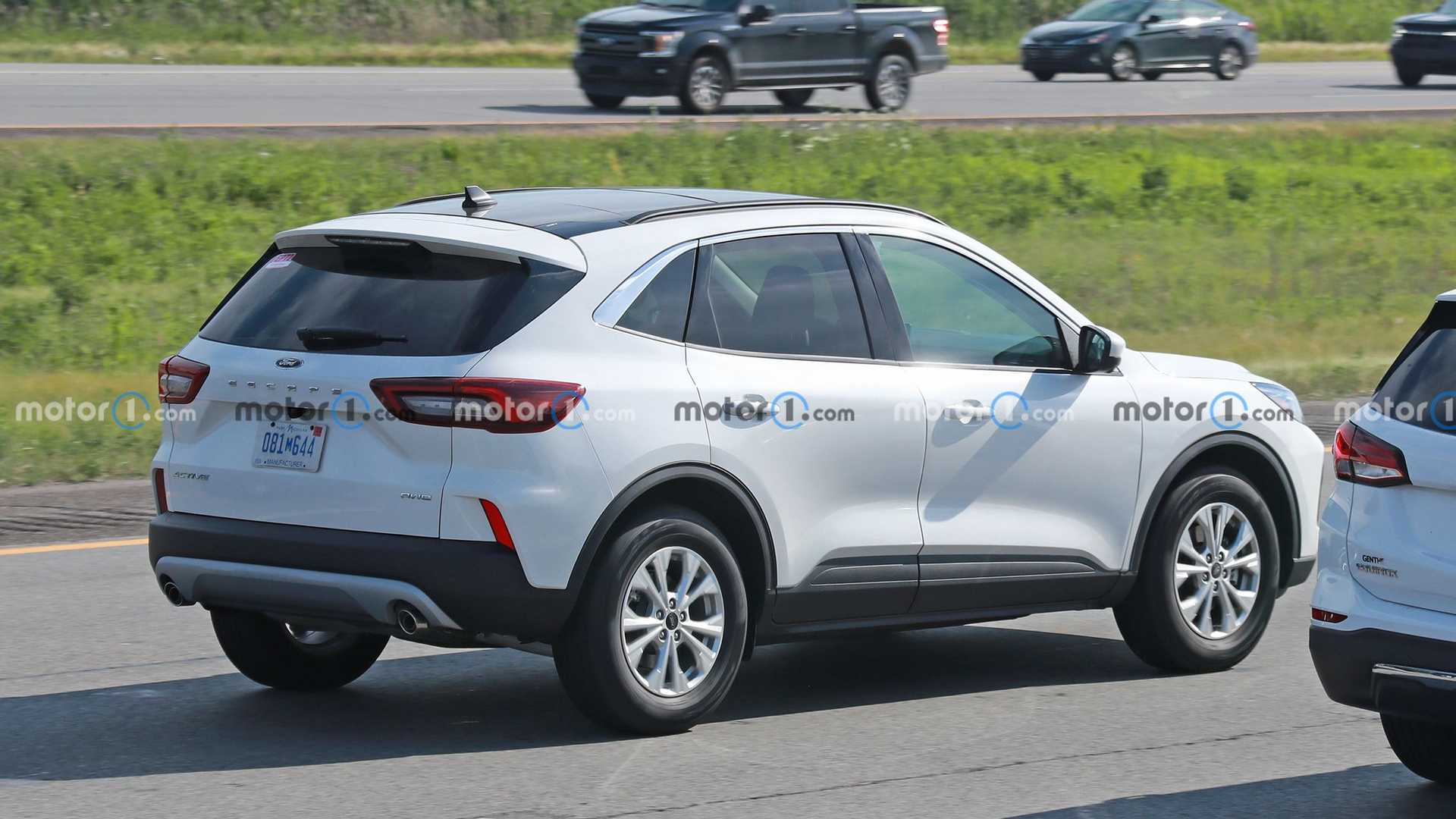 فورد اسكيب 2023 فيس ليفت تظهر أثناء اختبارها بدون تمويهات 4