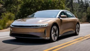 لوسيد تشوق لنسخة جديدة من موديل إير الفاخر بثلاثة محركات كهربائية 9