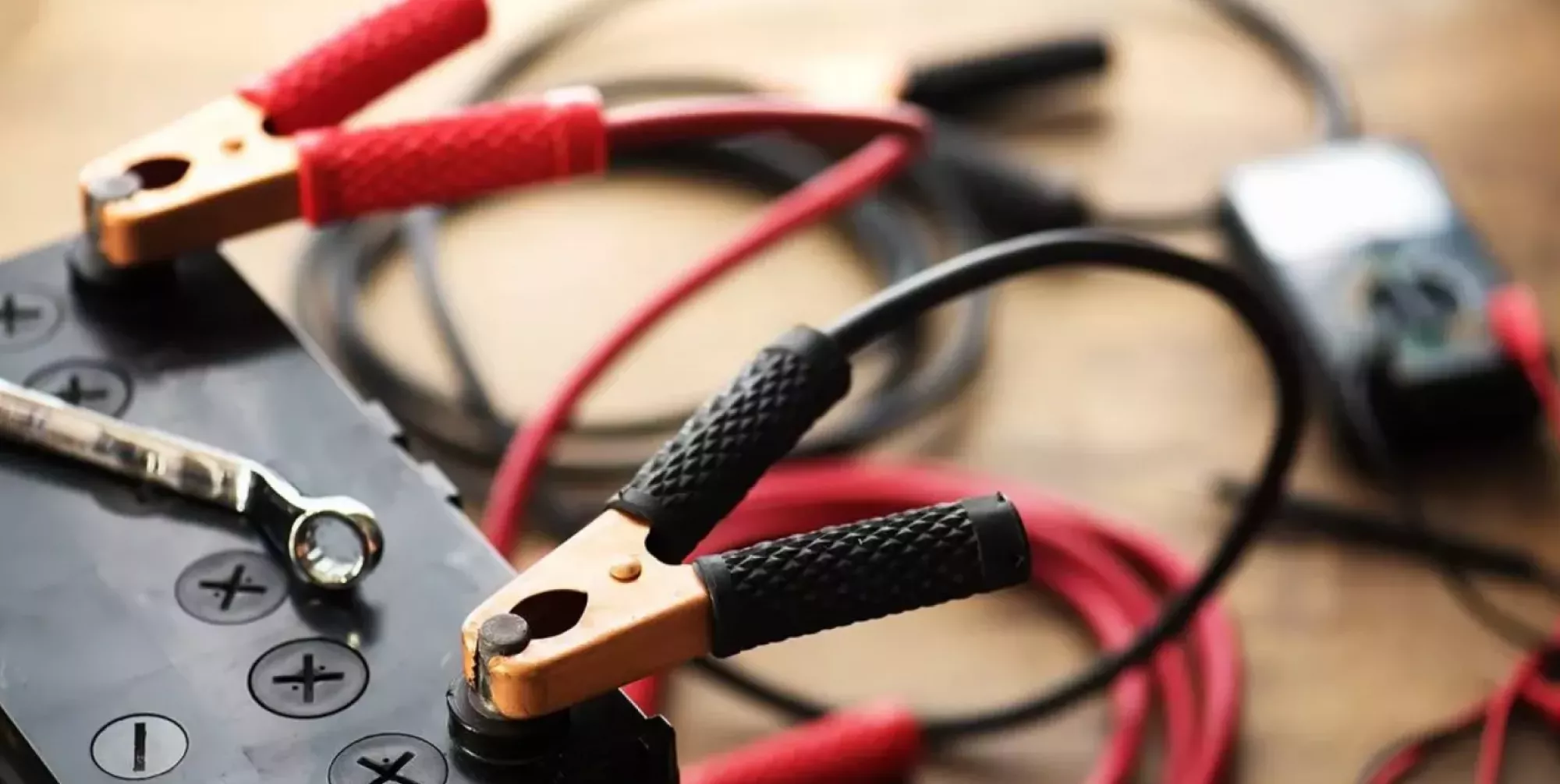 عكس أسلاك بطارية السيارة