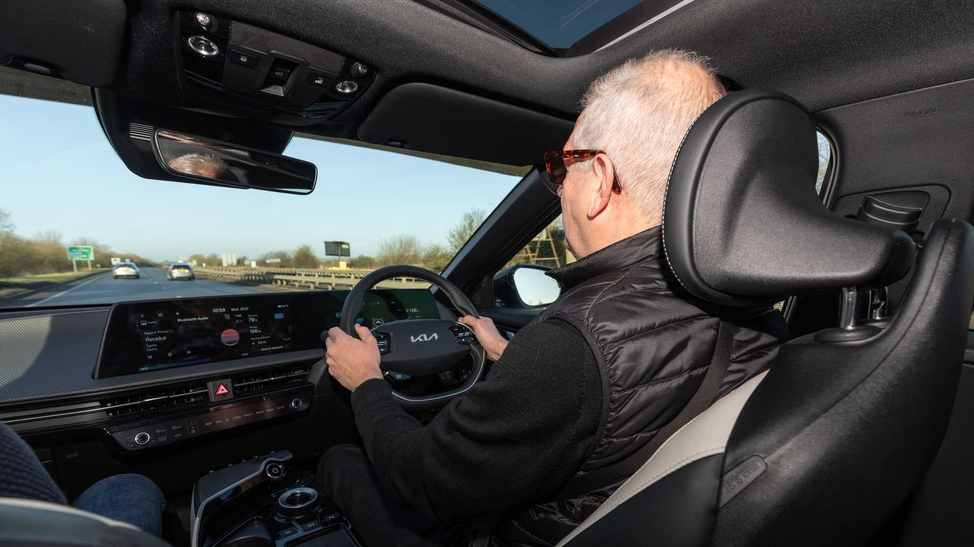 دراسة كيا: ما تستمع إليه في سيارتك يؤثر على مدى السير! دراسة كيا: ما تستمع إليه في سيارتك يؤثر على مدى السير! 1