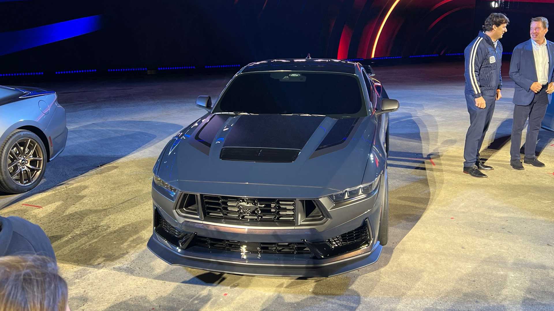 استمع لطرب محرك فورد موستنج إصدار الحصان الأسود المخصص للحلبات "فيديو" 7