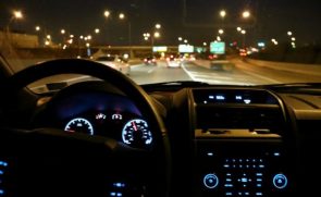 تعرف على 4 نصائح هامة للمرور لقيادة آمنة ليلاً
