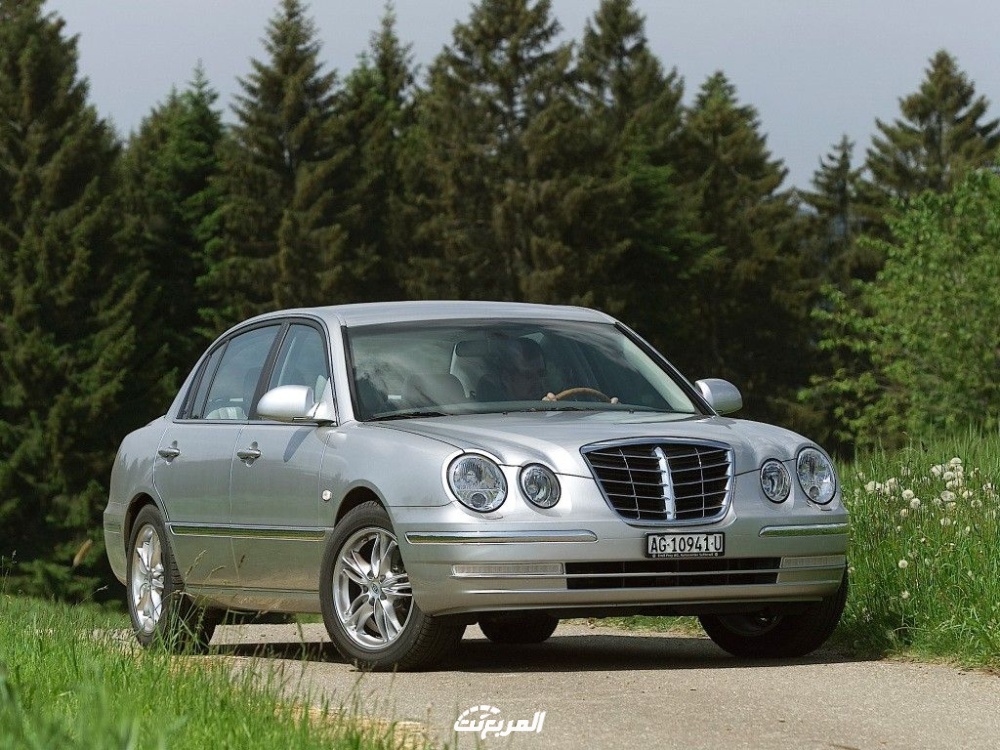 بداية الألفية وقصة أول سيارة فاخرة من كيا.. “كيا اوبيروس” نقطة تحول في تاريخ العلامة الكورية