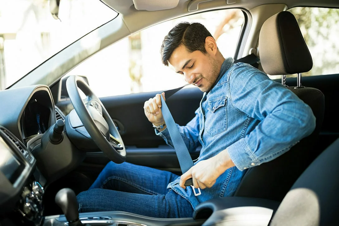 تعرف على تاريخ وأنواع أحزمة الأمان بالسيارات 4
