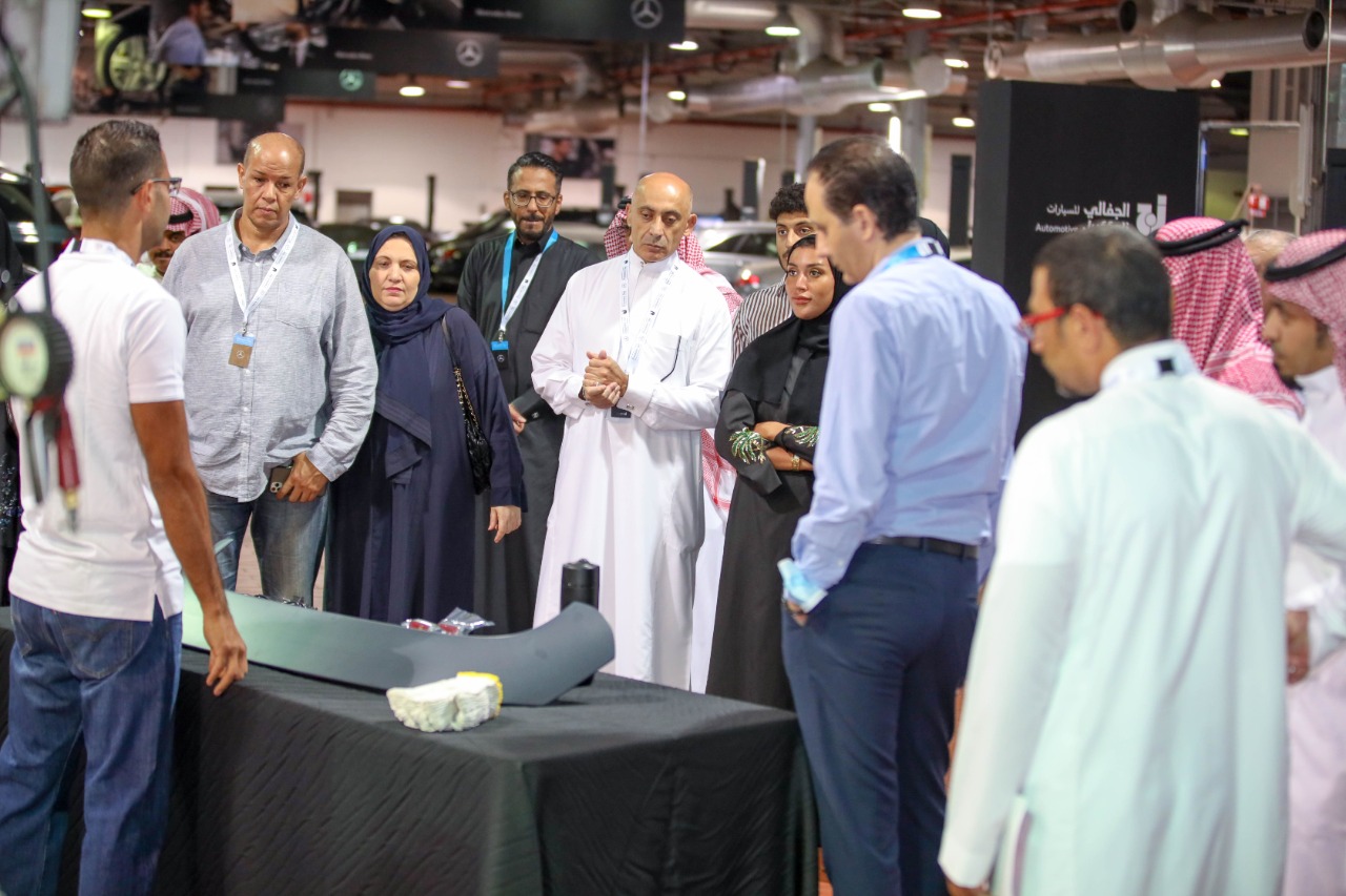 بهدف إثراء تجربة العميل وتعريفه بالمعلومات التي يجب معرفتها.. الجفالي للسيارات تقيم فعالية Discovery Day لملاك مرسيدس - بنز بهدف إثراء تجربة العميل وتعريفه بالمعلومات التي يجب معرفتها.. الجفالي للسيارات تقيم فعالية Discovery Day لملاك مرسيدس - بنز 3
