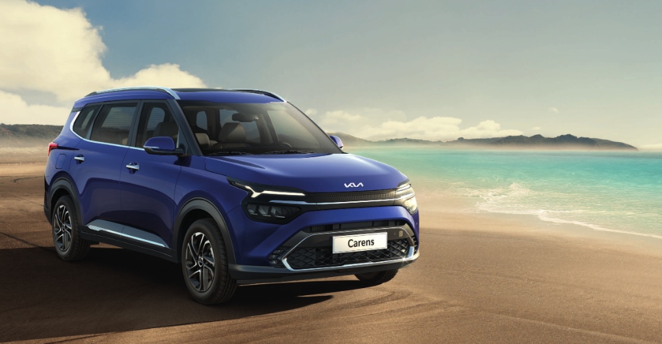 ما الذي يميز كيا كارينز 2023.. بالمقارنة مع المنافسين